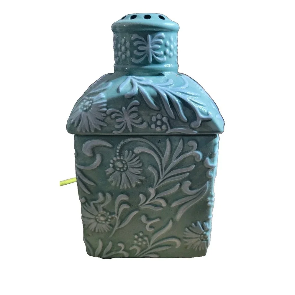 Vintage Greenleaf Home Aroma Decor Ceramic Fragrance Diffuser‎ in Sage Green
